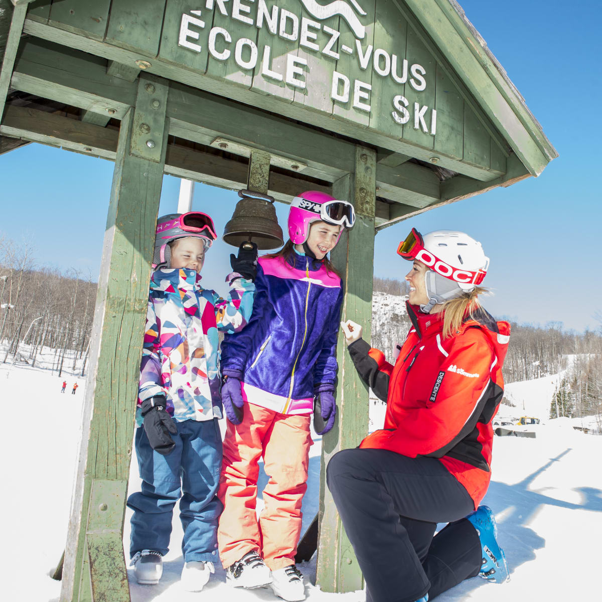 Two children and a ski instructor at Sommet Morin Heights.