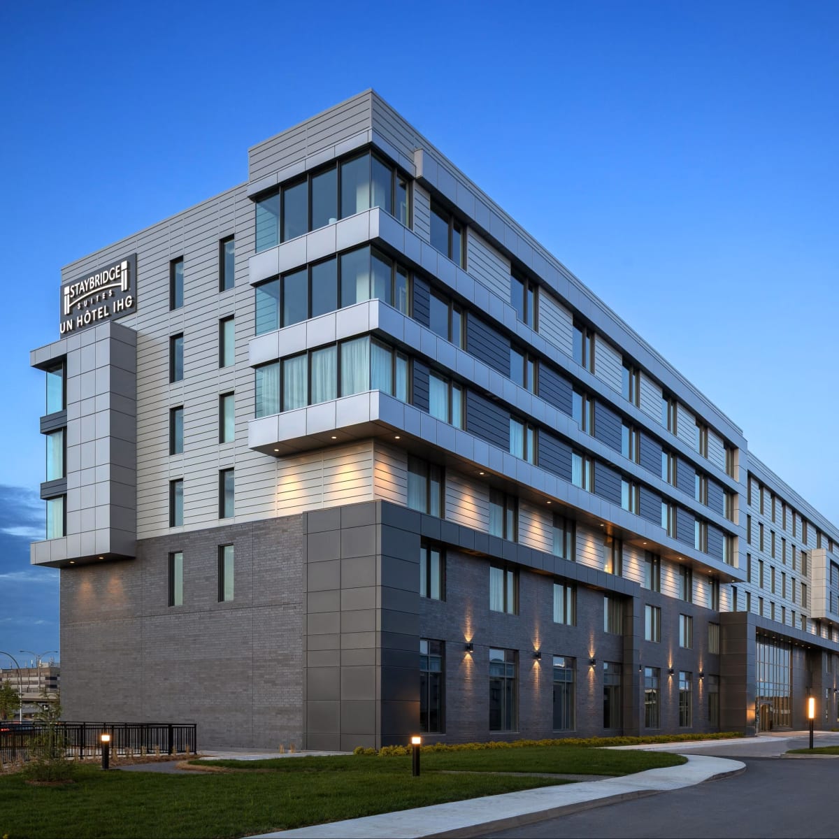 Staybridge Suites Montreal Airport - St-Laurent.