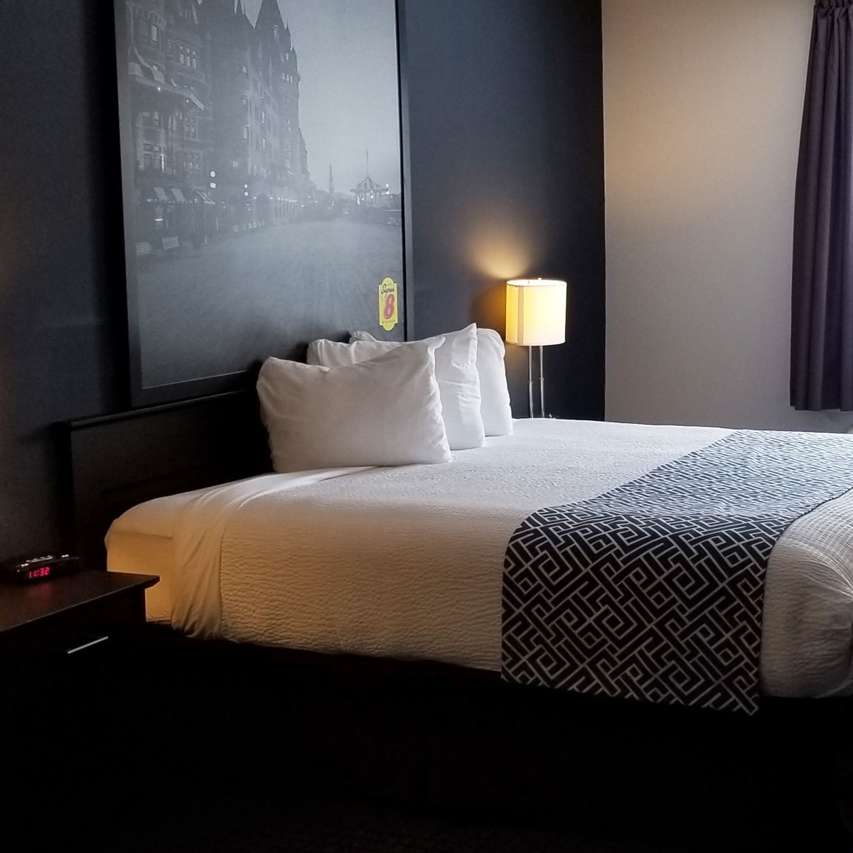 Super 8 Hotel Lachenaie