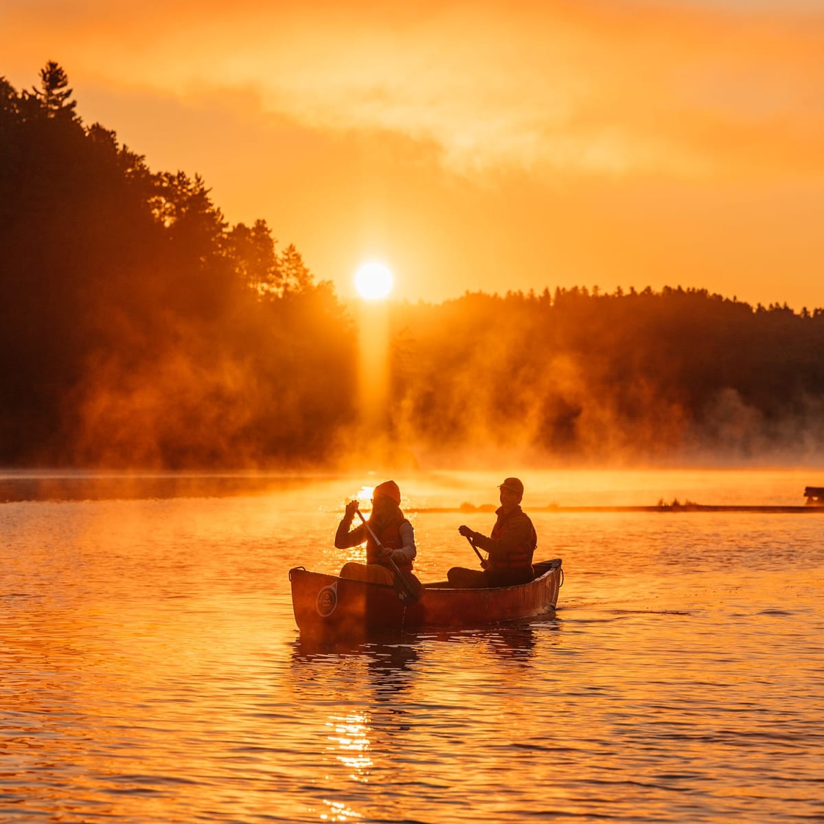 Two people in a canoe at Parc national d'Opémican.