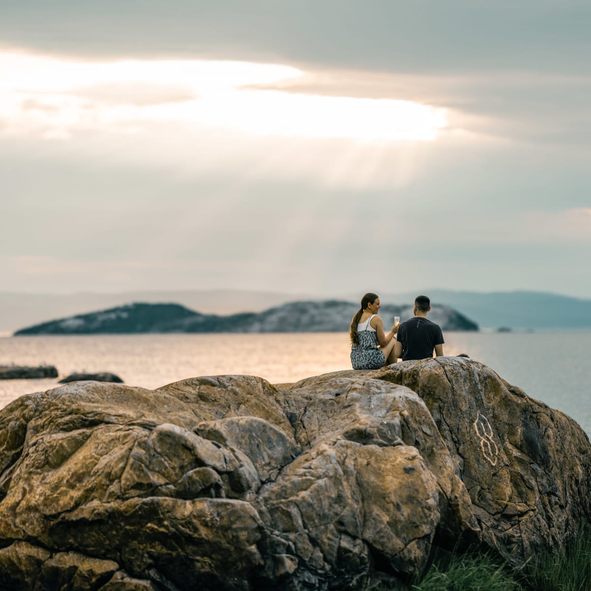 A couple by the St. Lawrence river. 