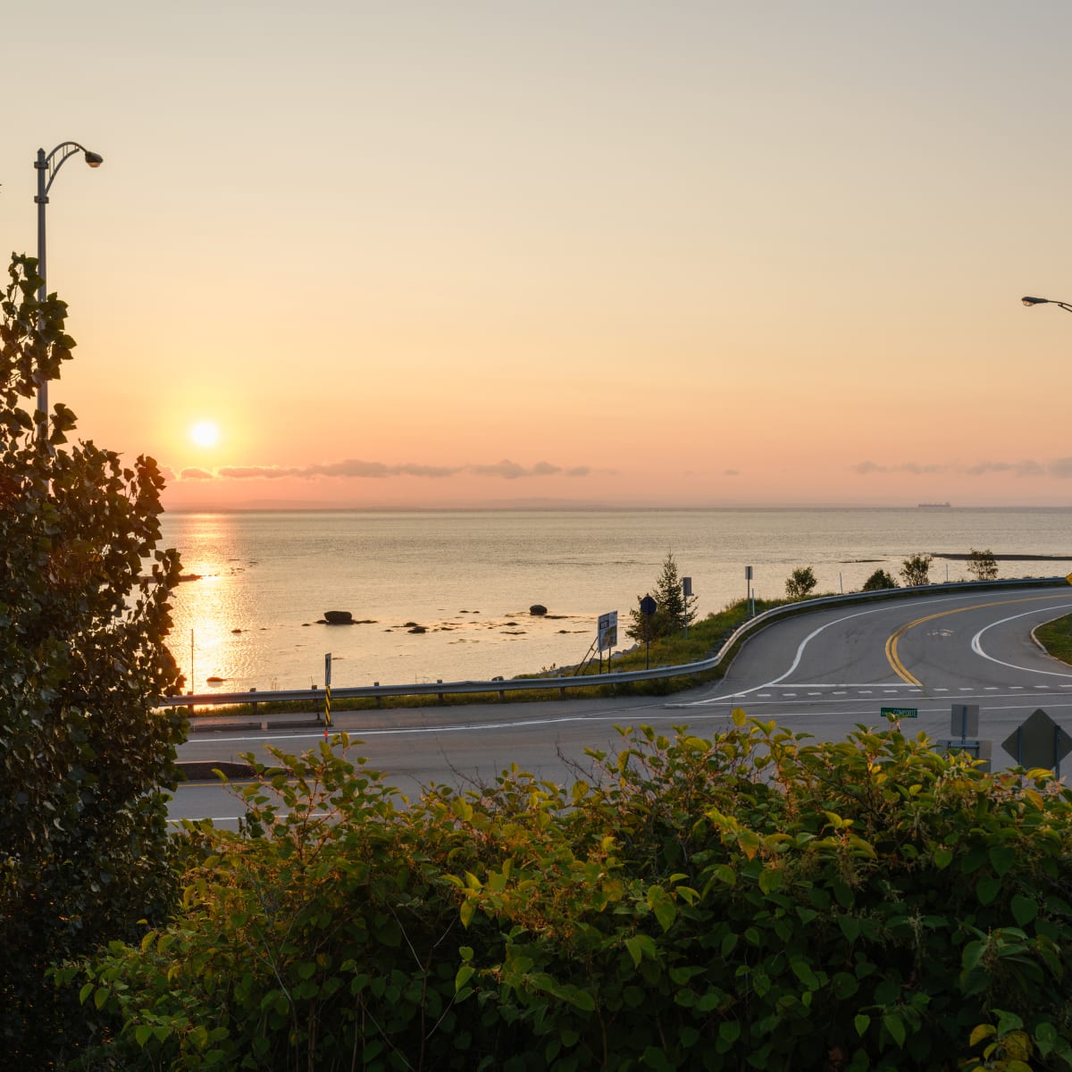 Sunset by the roadside in La Malbaie.