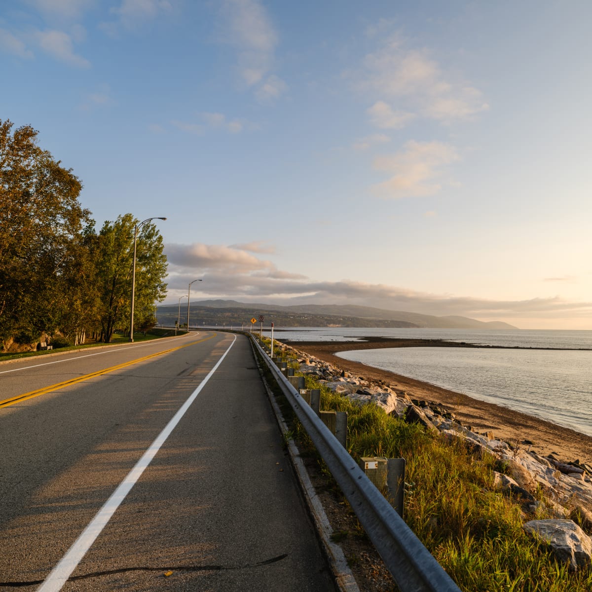 Road along the waterfront in La Malbaie.