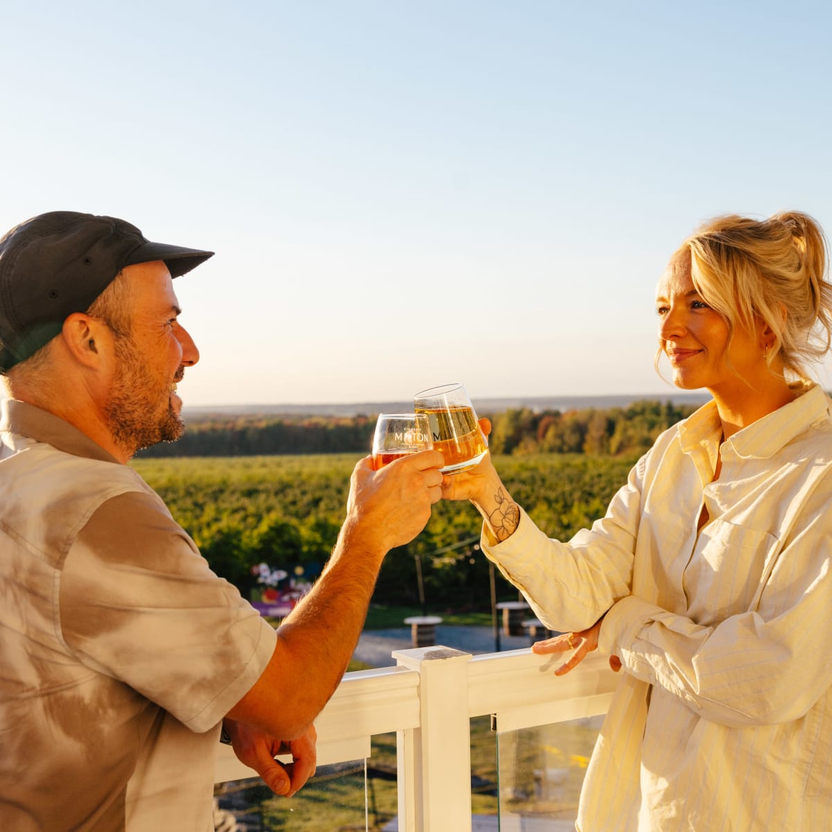 Couple à l'extérieur