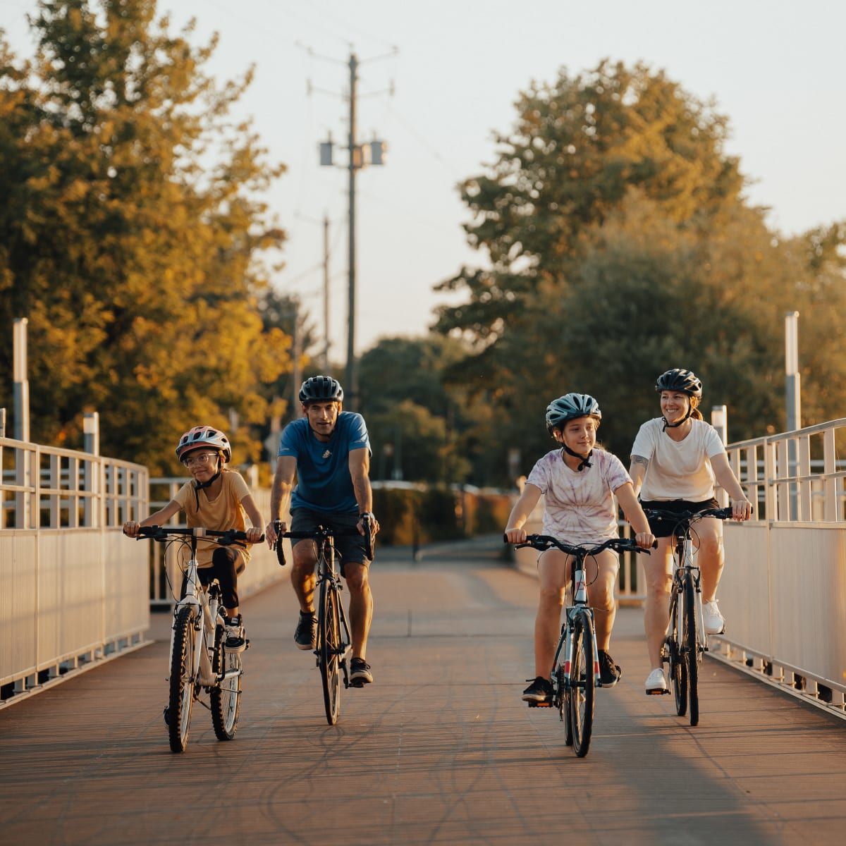 Famille à vélo