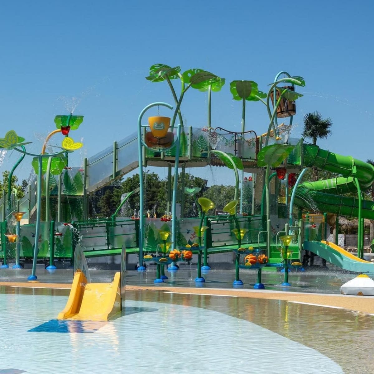 Glissades et jeux d'eau de la zone Booshiké.