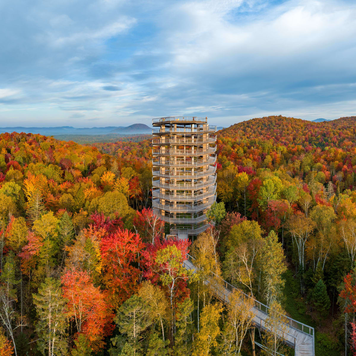 Sentier des cimes Laurentides en automne.