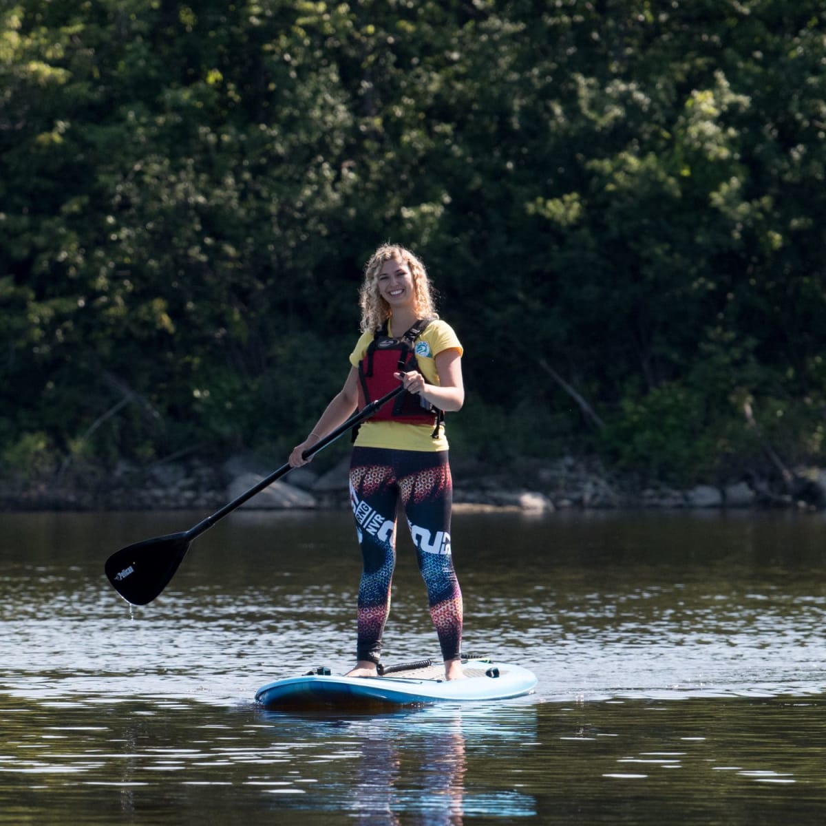 Tourisme Laval - Parc de la Rivière-des-Mille-Îles : woman paddaleboarding