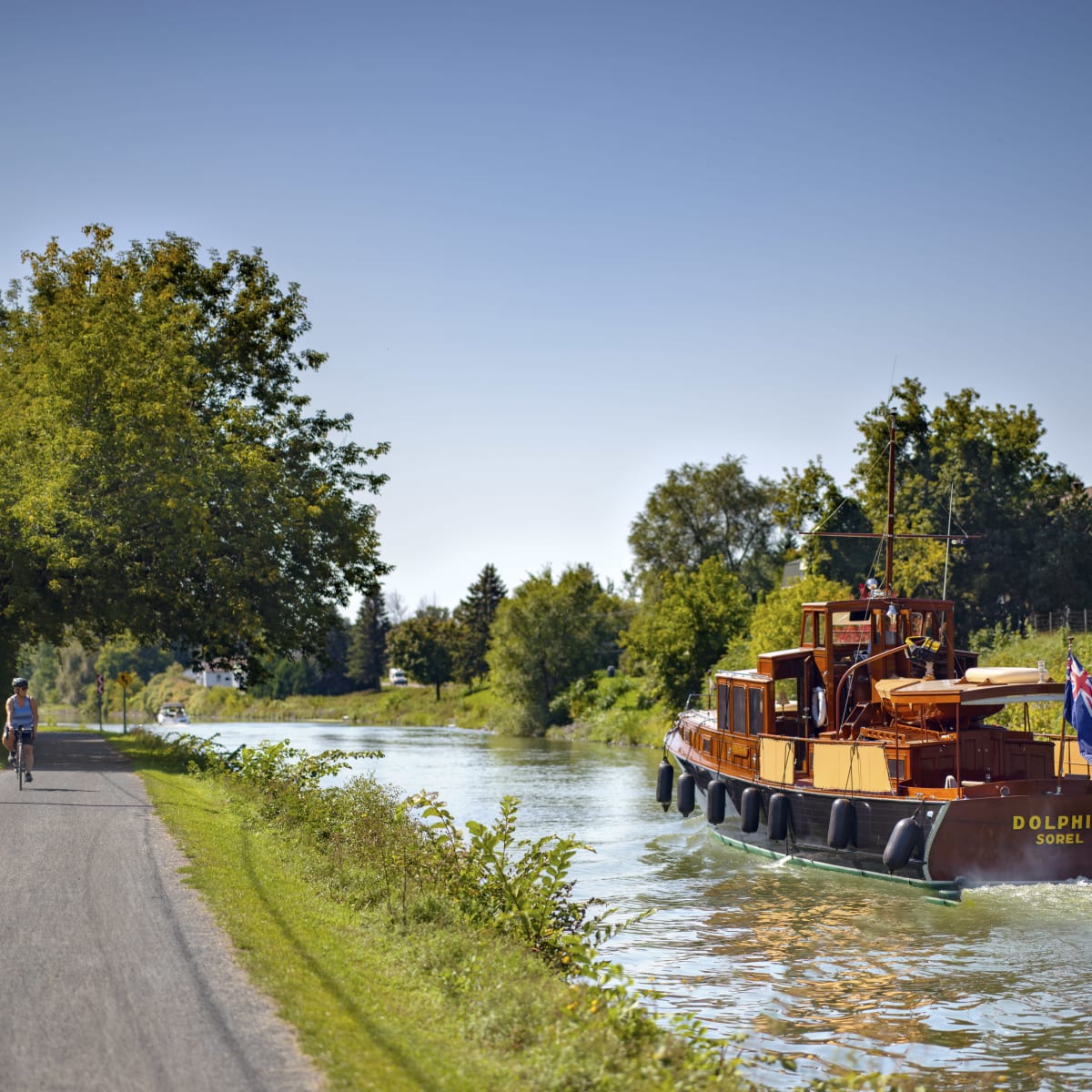 Bateau au Canal de Chambly et vélo.