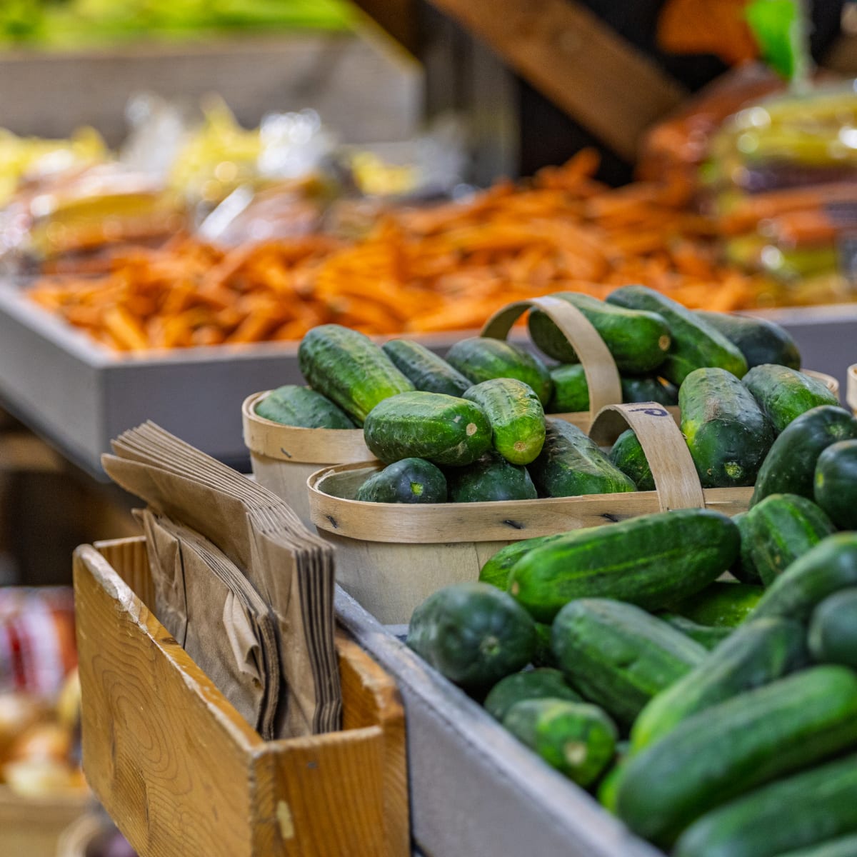 MRC Nicolet-Yamaska - Paniers de concombres à un marché alimentaire