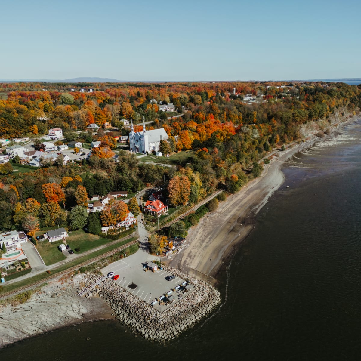 Aerial view of the Promenade-Fleuve.