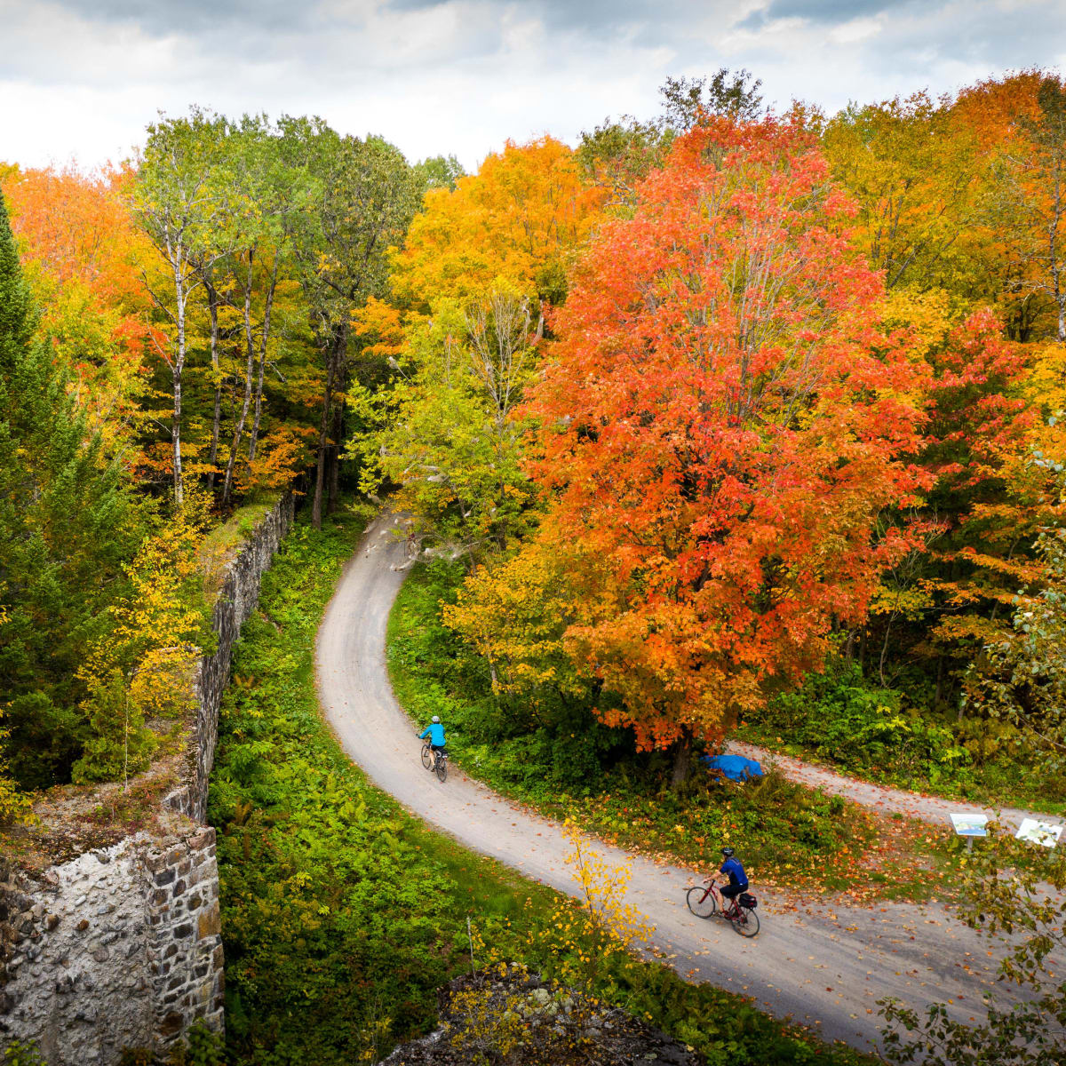Vélopiste Jacques-Cartier en automne.