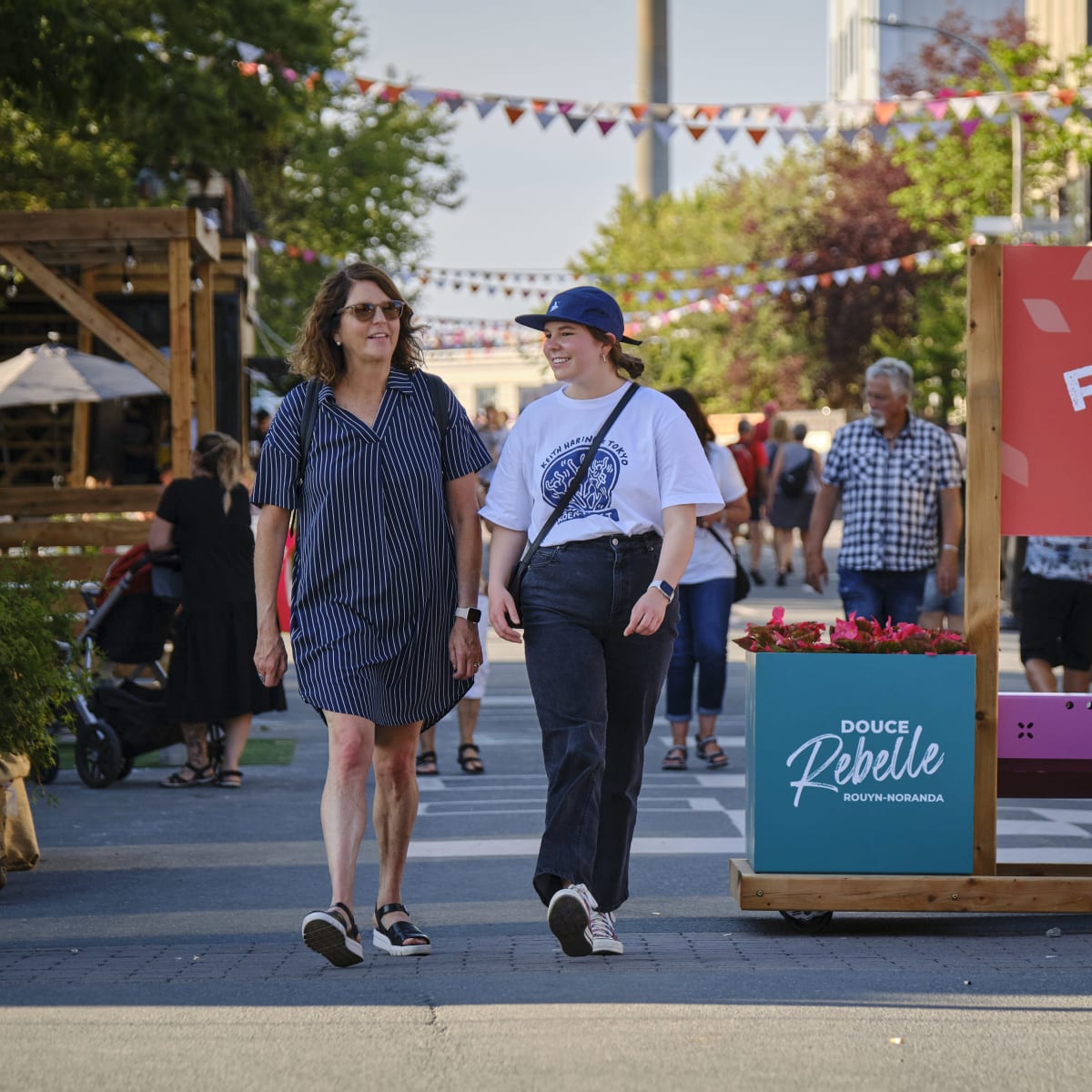 Two women walking in the pedestrian zone. 