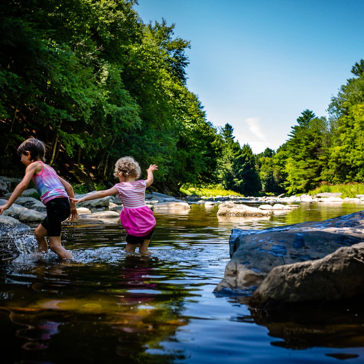 2 kids at camping du Pont Couvert.