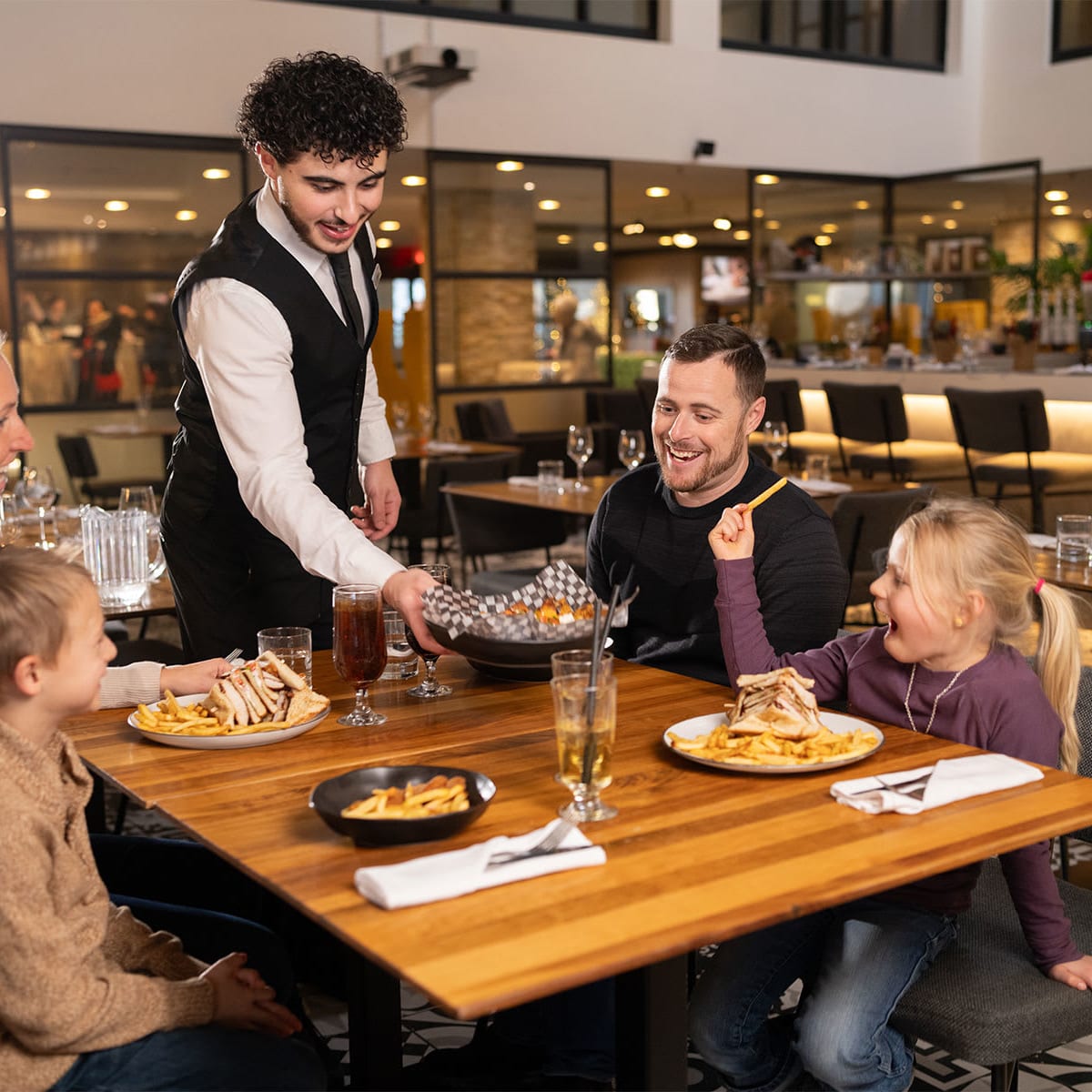 Family at a restaurant in Vallée Saint-Sauveur.