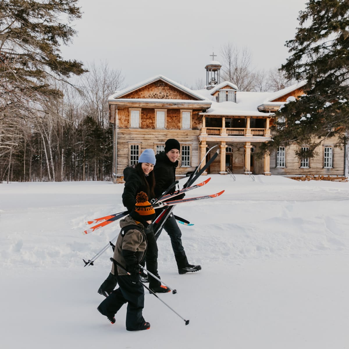 Family cross-country skiing at the Val-Jalbert Historical Village.