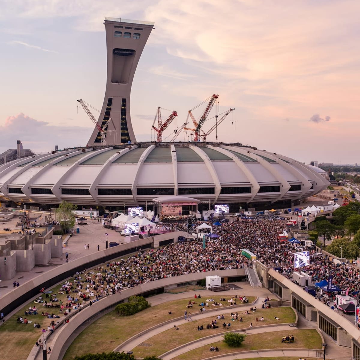 Esplanade du Parc olympique.