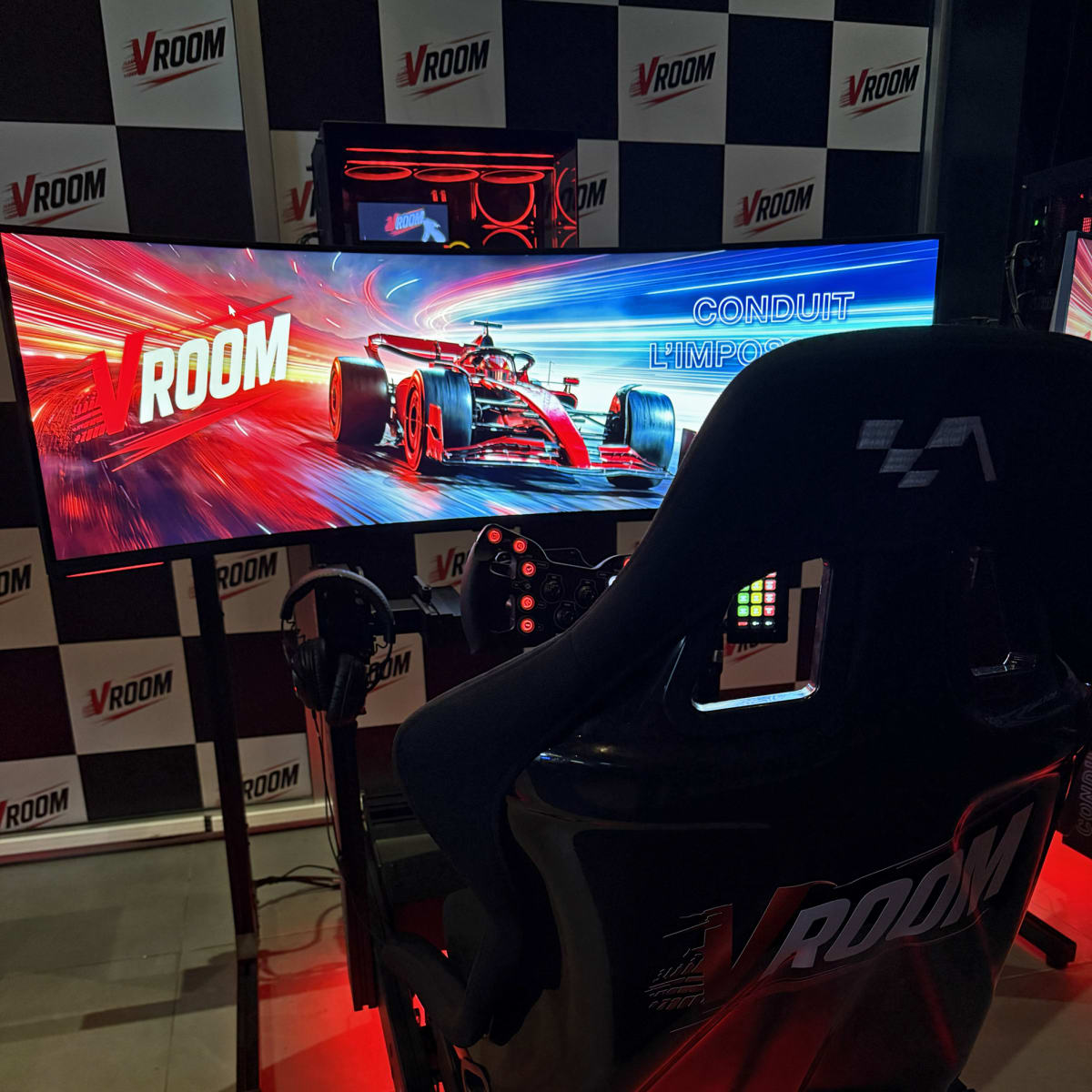 Un simulateur de course automobile à Vroom Simulation.