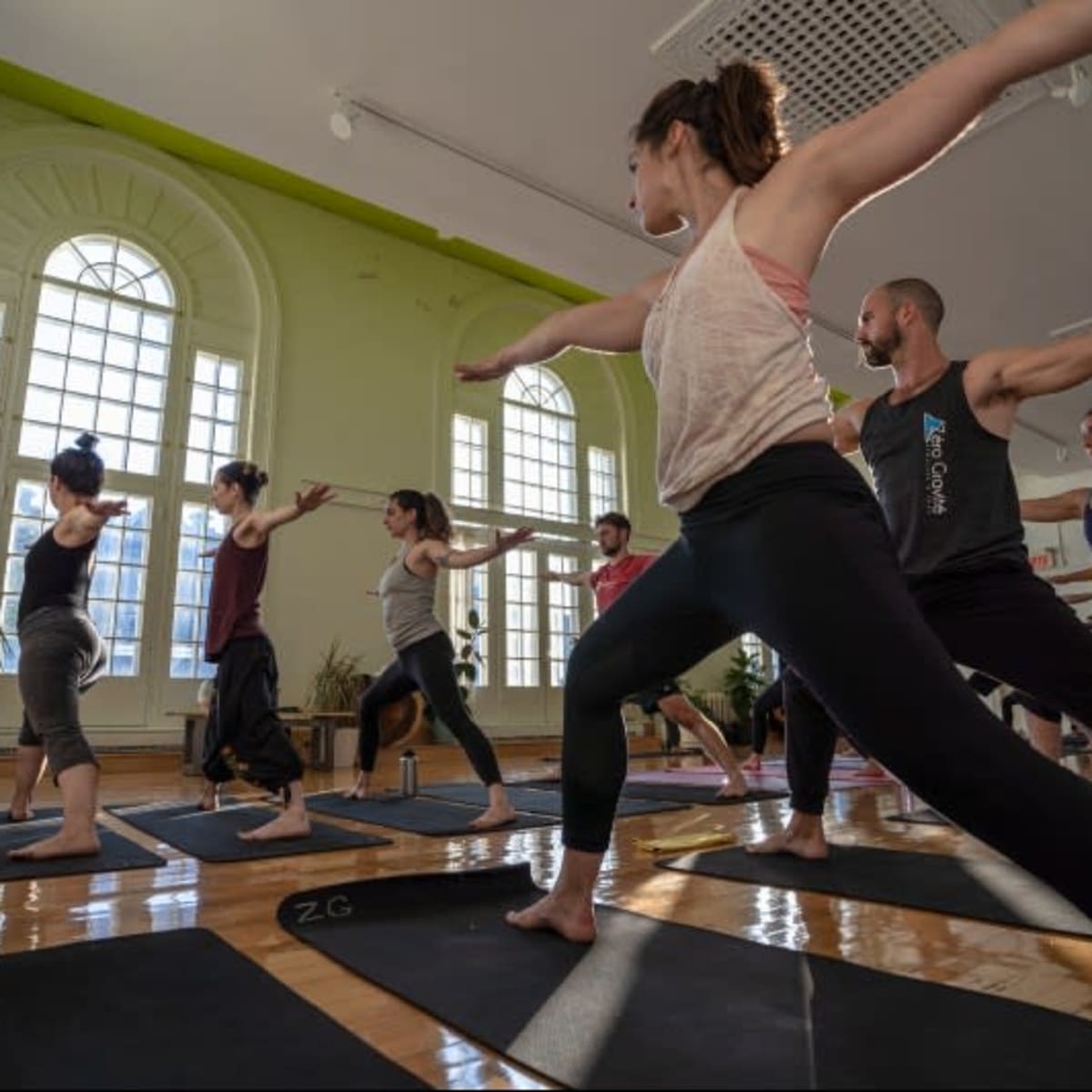 Cours de yoga à Zéro Gravité Escalade & Yoga.
