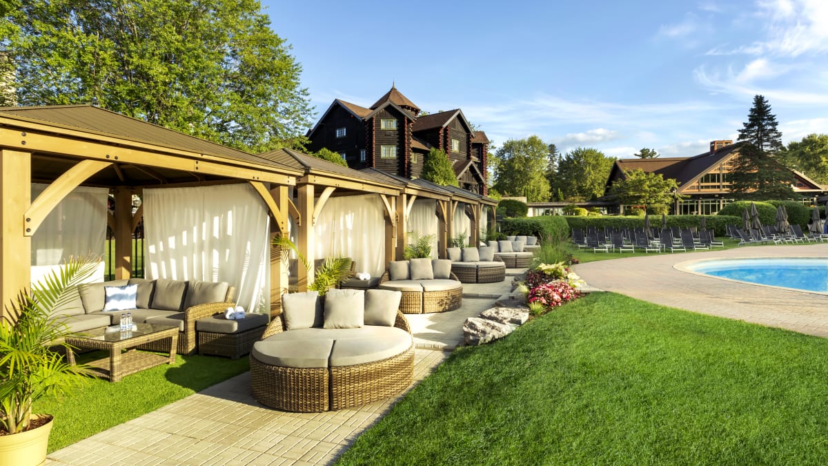 Relaxation area by the pool at Fairmont Le Château Montebello