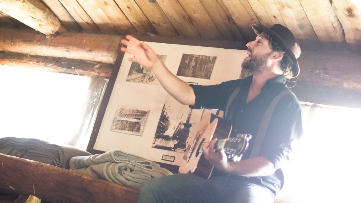 Folk singer at the Loggers' Village