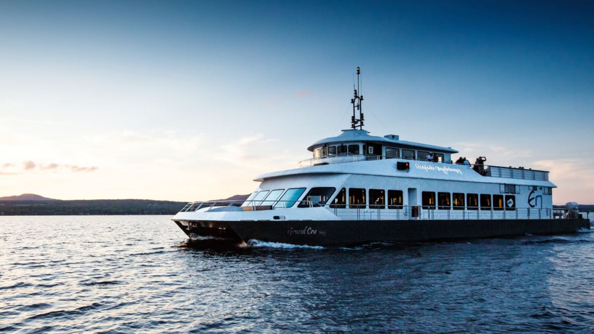 Le Grand Cru cruise ship on Lake Memphrémagog.