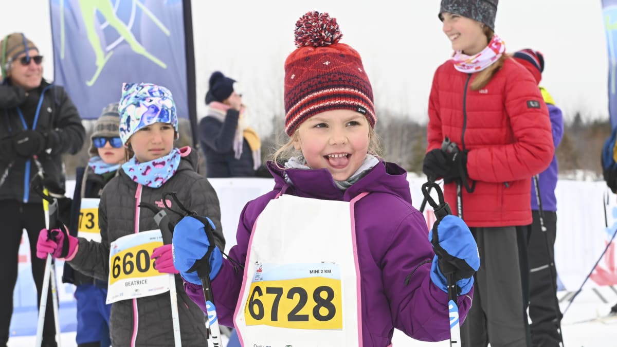 Jeune fille prête à prendre part à la mini-course