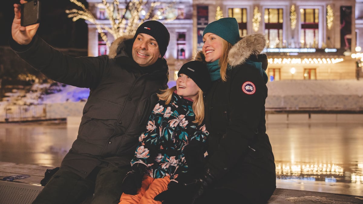 Family taking a selfie in Québec City