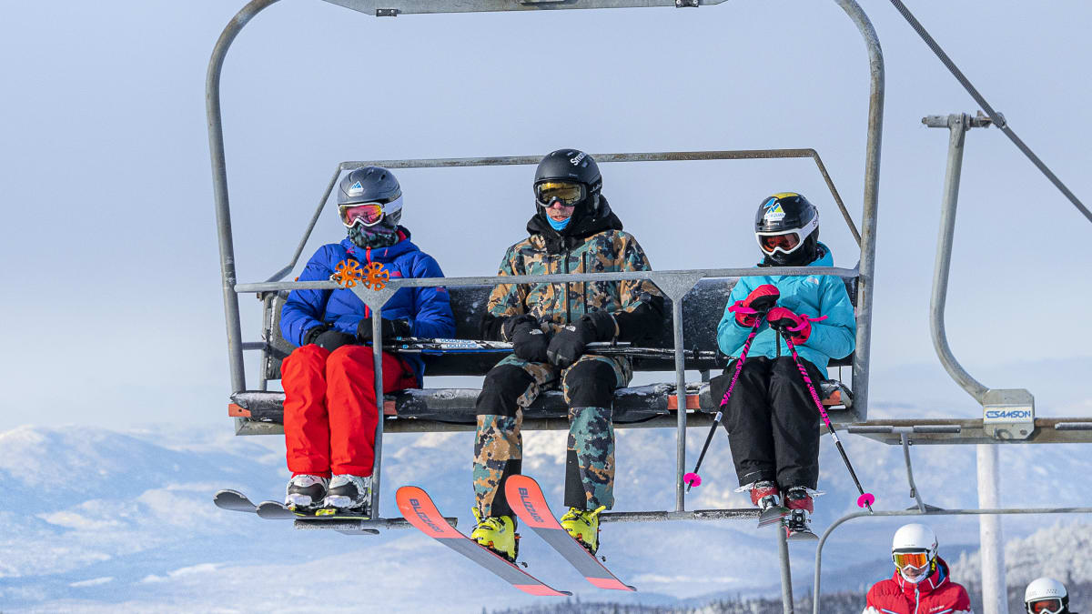 Skiers in the chairlift at Mont Grand-Fonds