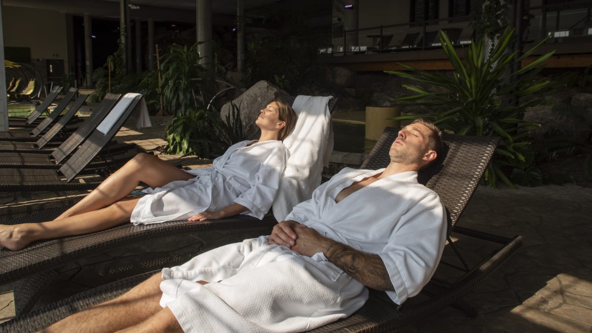 Couple relaxing at Spa O’Quartz