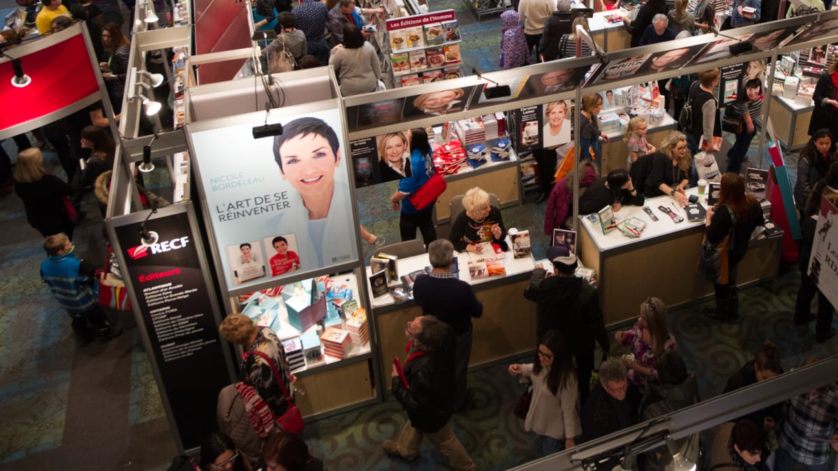 Différents kiosques du Salon du livre