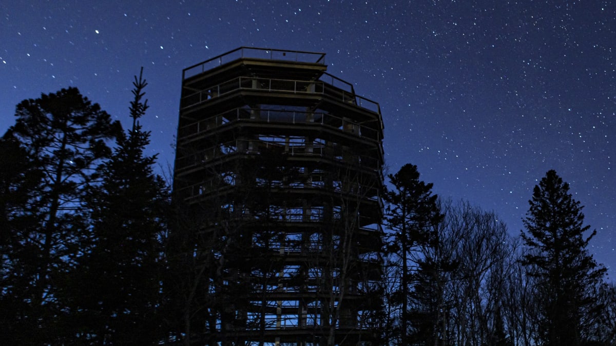 Tour panoramique du Sentier des cimes sous les étoiles.