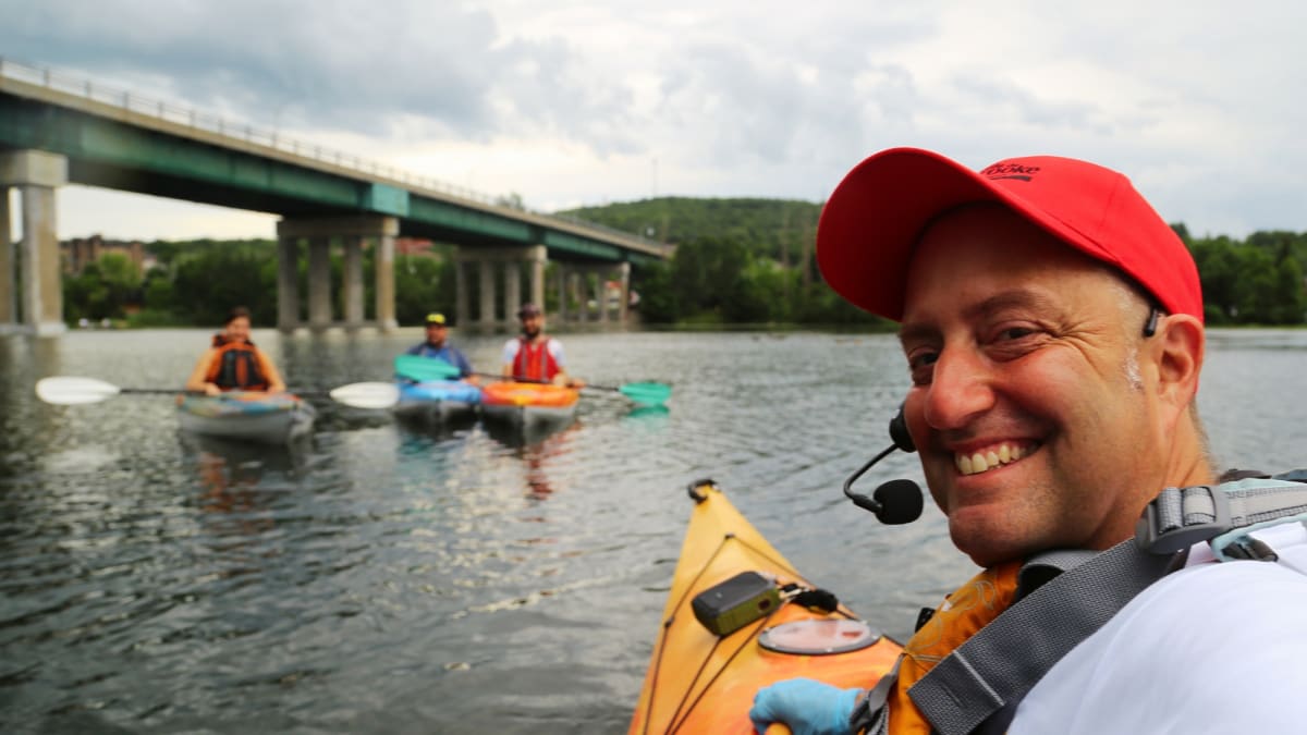 Kayak guide on the lac des nations.