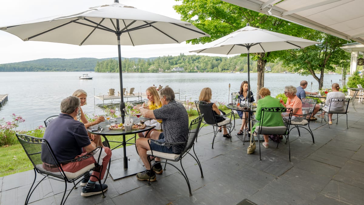 Le Cove bistro patio at Ripplecove Hôtel & Spa.