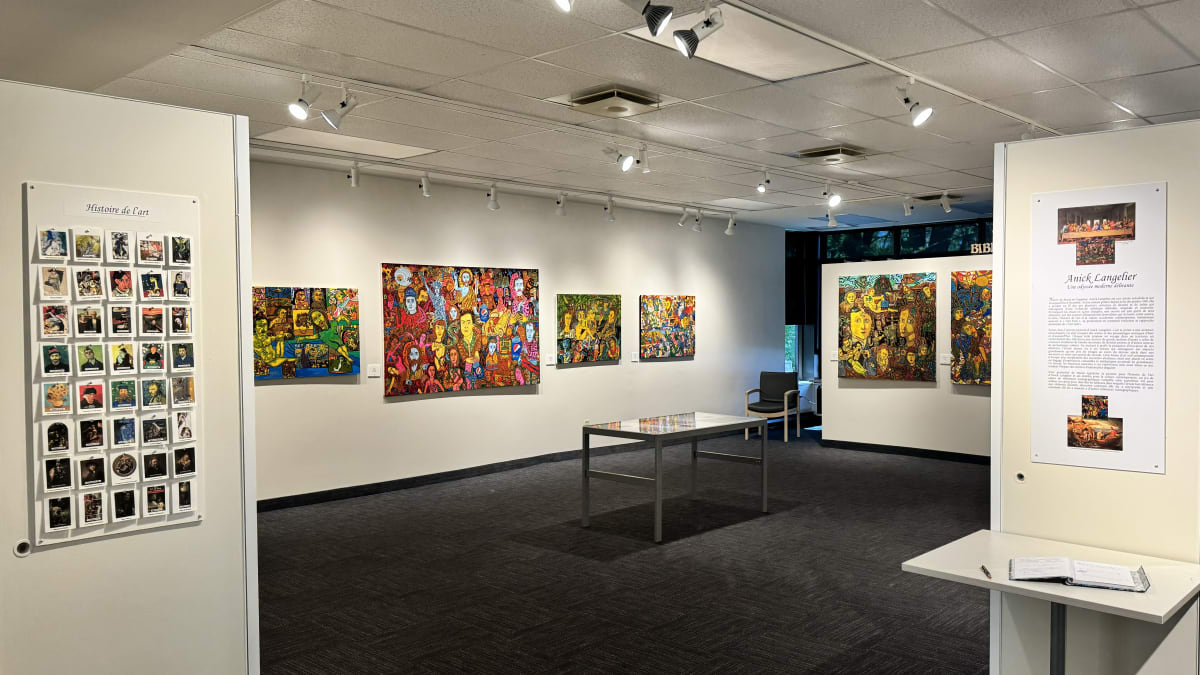Exhibit room in an art museum.