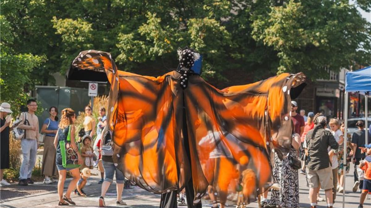 Visitez Sainte-Anne-de-Bellevue: street animation 