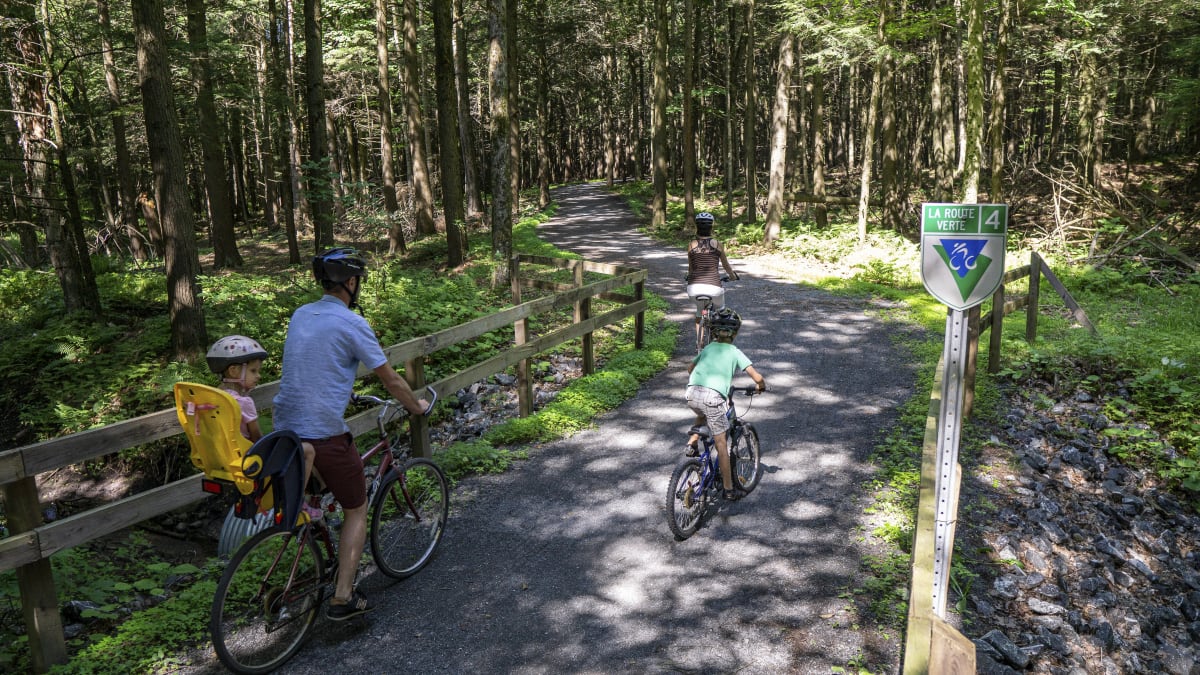 Family out cycling - Drummondville
