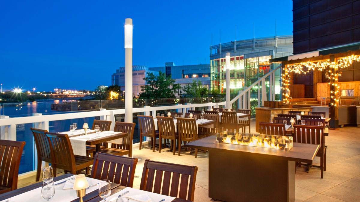 The terrace of the restaurant at Hôtel-Casino du Lac-Leamy.