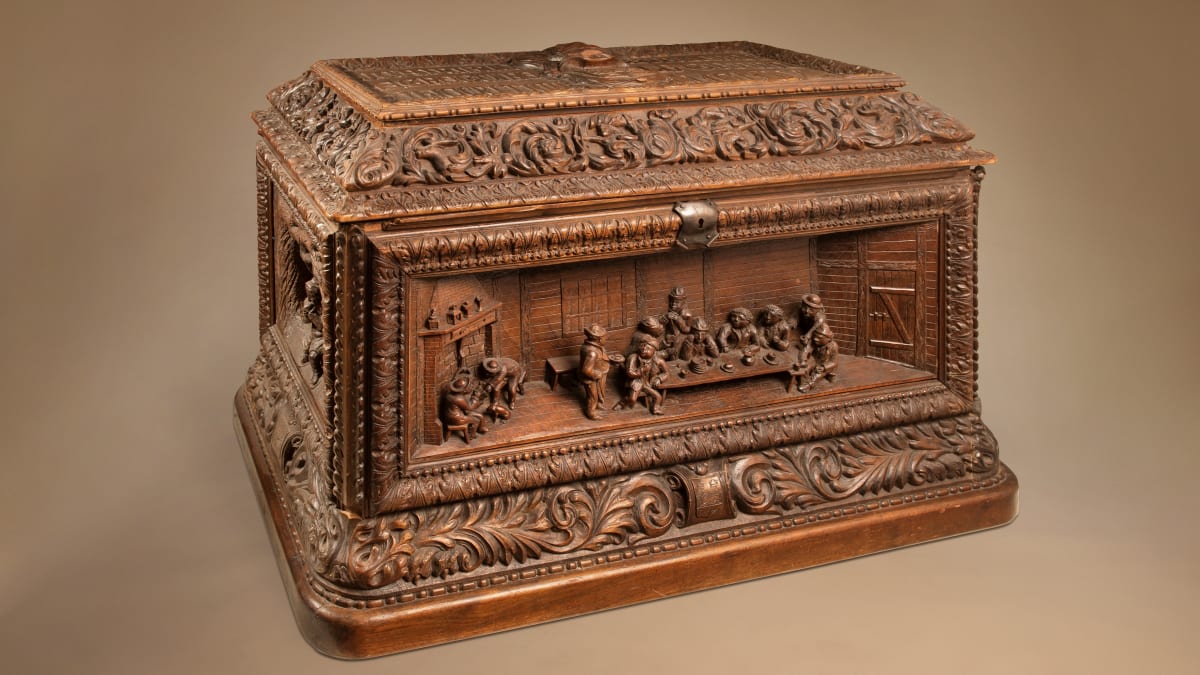 Chest at the Dubuc exhibit at la Pulperie de Chicoutimi.