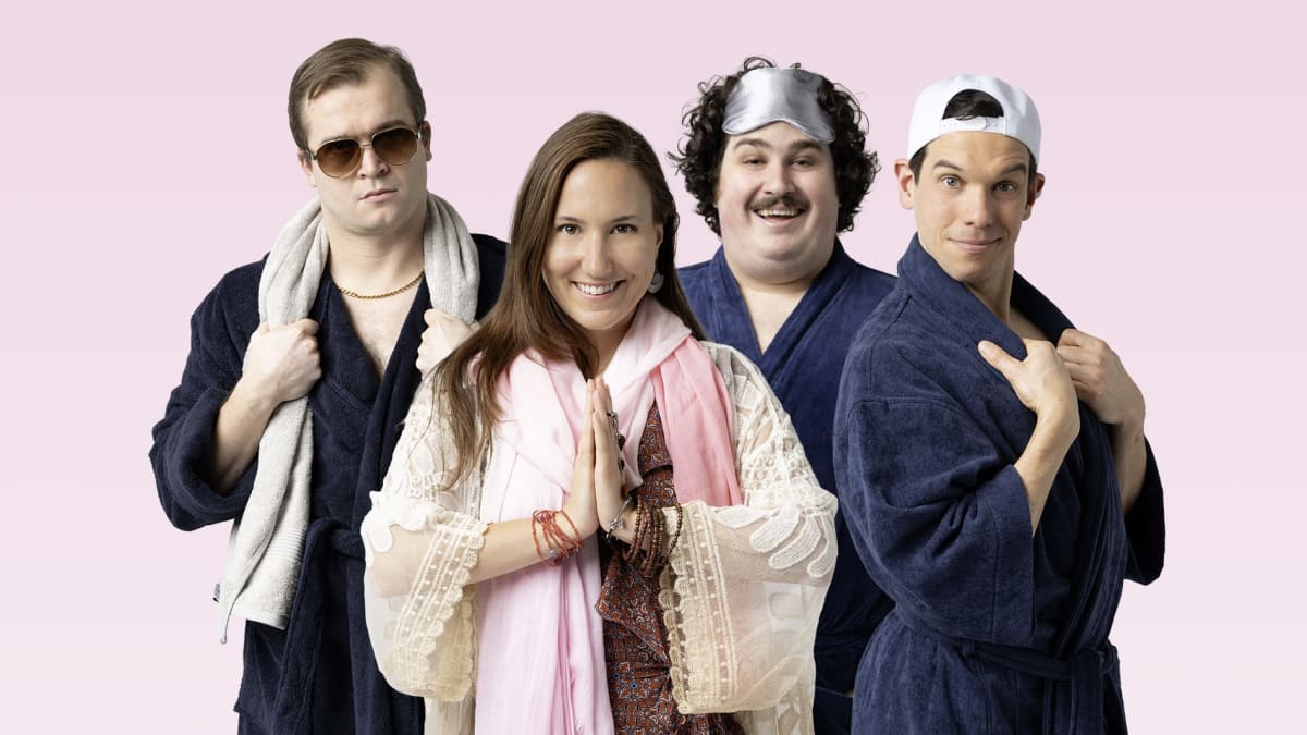 Quatre comédiens costumée pour la pièce "Massage secret"
