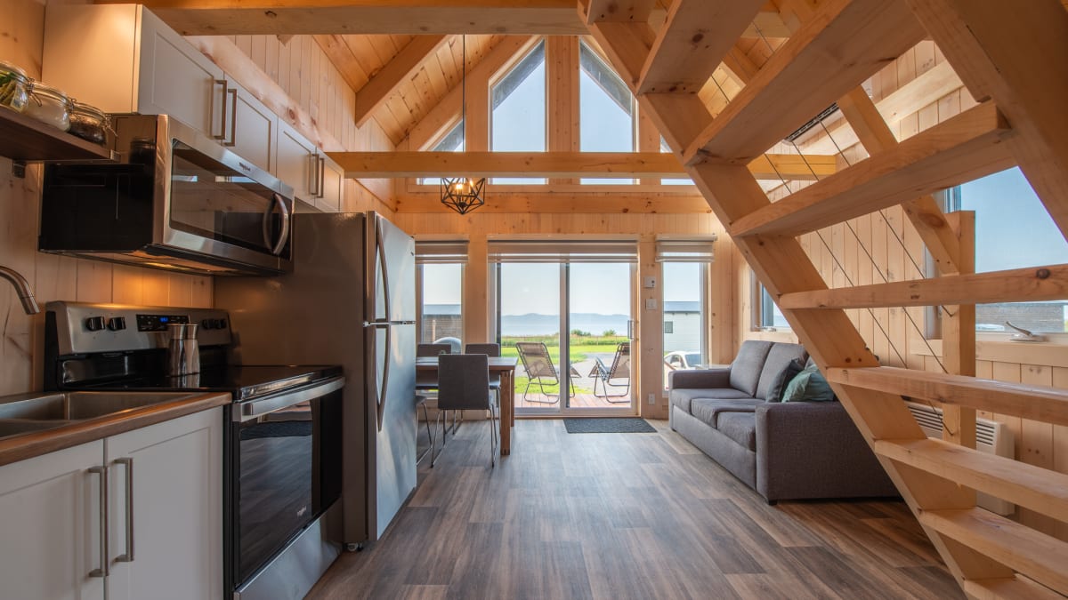 Intérieur d'une unité des Chalets Nautika en Gaspésie.