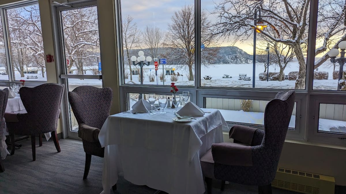 Restaurant dining room with a view of the Saguenay River.