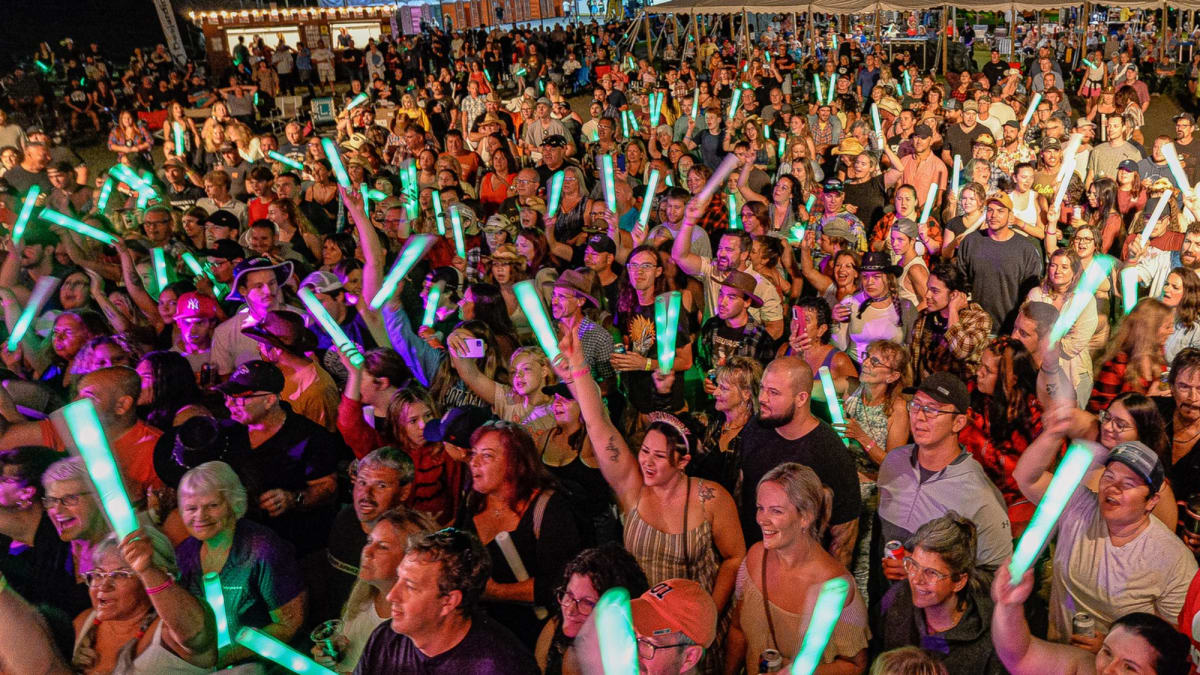 Crowd outside at the Kipawa Countryfest