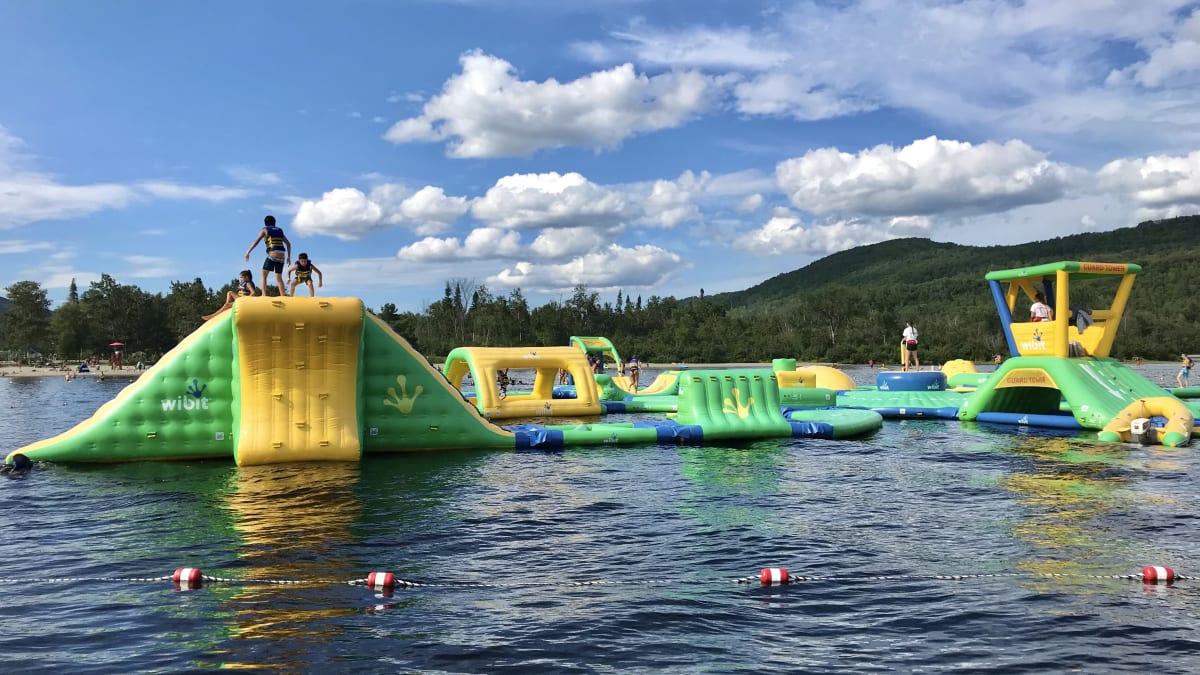 Inflatable structure on the lake at Pohénégamook Beach