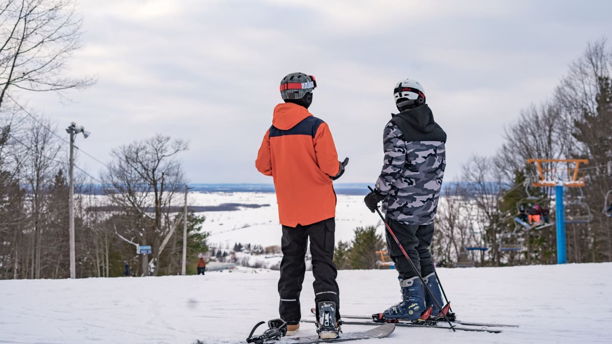 Skiers admiring the view from Mont Rigaud in Vaudreuil-Soulanges