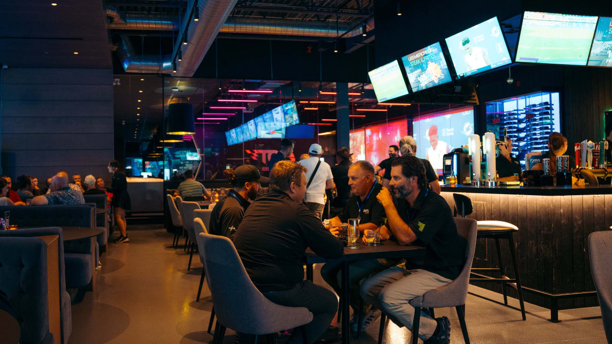 Groupes au resto-bar.