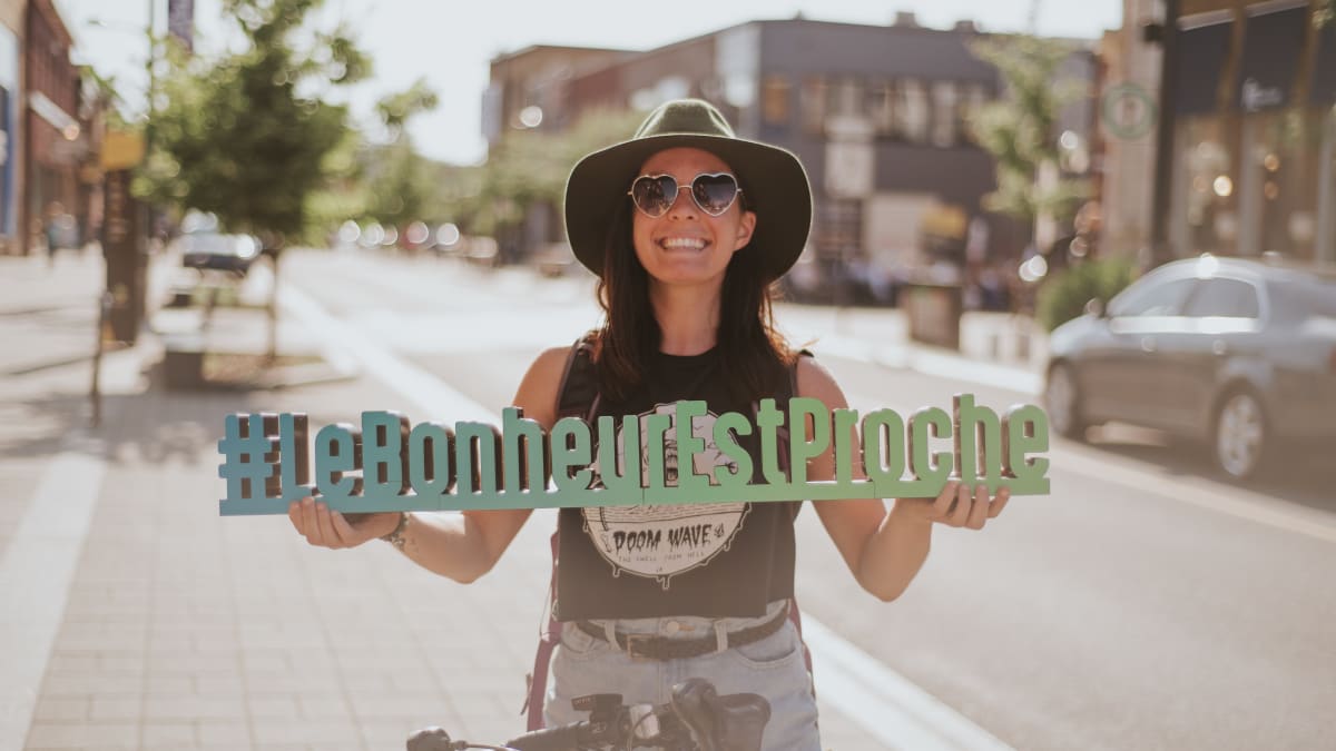 Young woman in downtown Victoriaville.