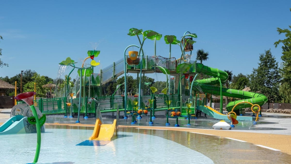 Glissades et jeux d'eau de la zone Booshiké.