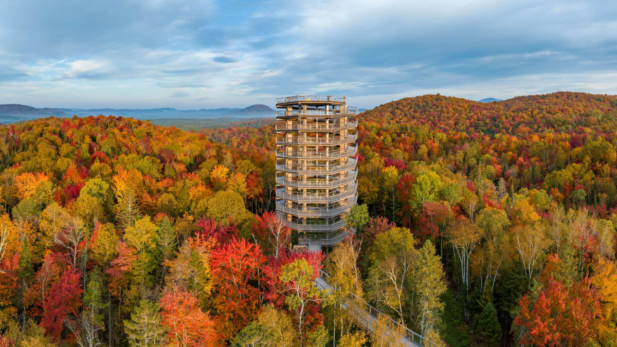 Sentier des cimes Laurentides en automne.