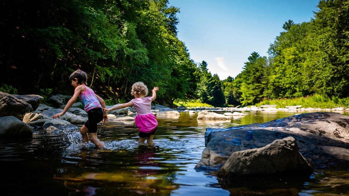 2 kids at camping du Pont Couvert.